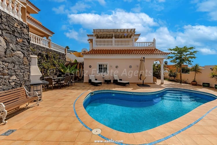 3 soverom Villa til salgs i Callao Salvaje med svømmebasseng - € 795 000 (Ref: 8901601)