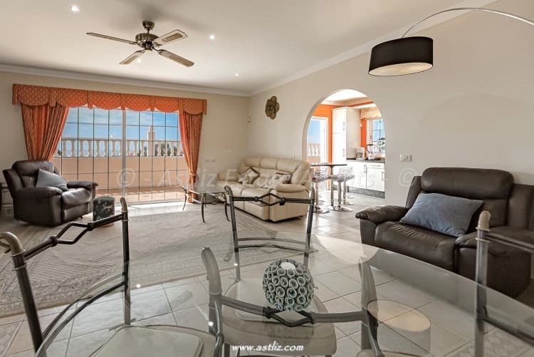 3 soverom Villa til salgs i Callao Salvaje med svømmebasseng - € 795 000 (Ref: 8901601)