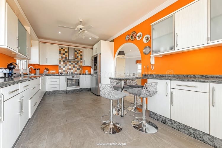 3 soverom Villa til salgs i Callao Salvaje med svømmebasseng - € 795 000 (Ref: 8901601)