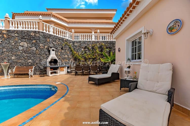 3 soverom Villa til salgs i Callao Salvaje med svømmebasseng - € 795 000 (Ref: 8901601)