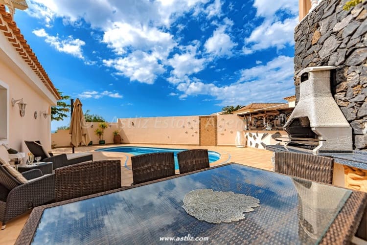 3 soverom Villa til salgs i Callao Salvaje med svømmebasseng - € 795 000 (Ref: 8901601)