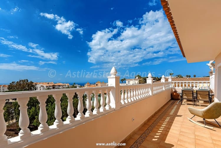 3 soverom Villa til salgs i Callao Salvaje med svømmebasseng - € 795 000 (Ref: 8901601)