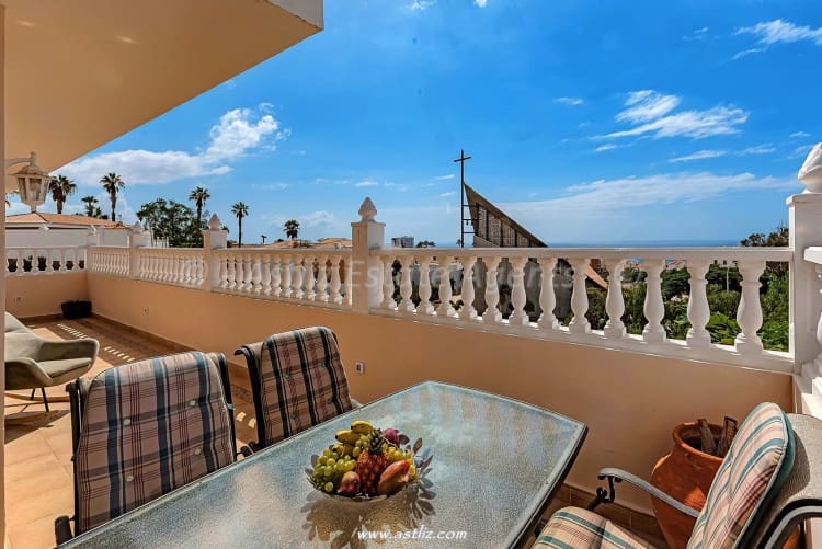 3 soverom Villa til salgs i Callao Salvaje med svømmebasseng - € 795 000 (Ref: 8901601)