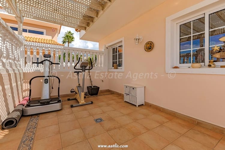 3 soverom Villa til salgs i Callao Salvaje med svømmebasseng - € 795 000 (Ref: 8901601)