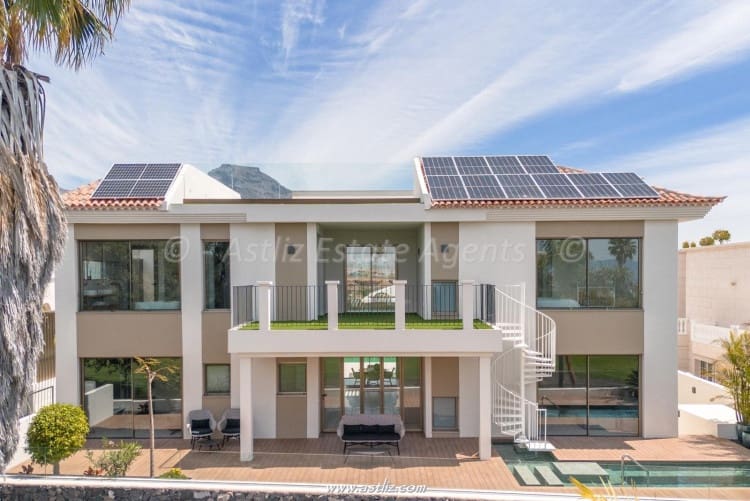 5 soverom Villa til salgs i Costa Adeje med svømmebasseng - € 4 750 000 (Ref: 8904806)