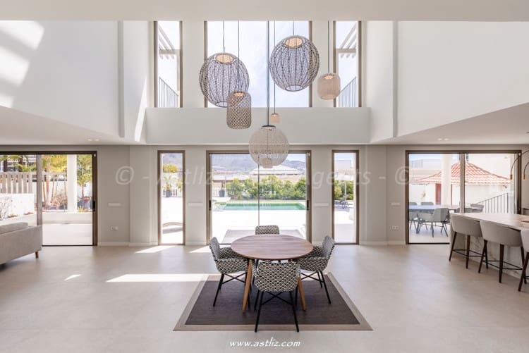 5 soverom Villa til salgs i Costa Adeje med svømmebasseng - € 4 750 000 (Ref: 8904806)