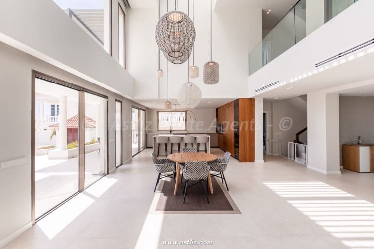 5 soverom Villa til salgs i Costa Adeje med svømmebasseng - € 4 750 000 (Ref: 8904806)