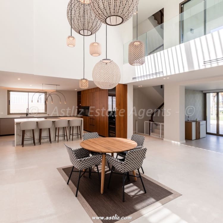 5 soverom Villa til salgs i Costa Adeje med svømmebasseng - € 4 750 000 (Ref: 8904806)