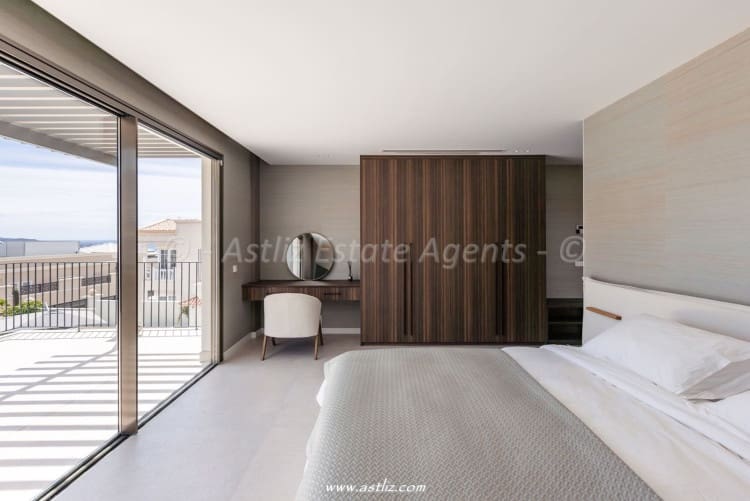 5 soverom Villa til salgs i Costa Adeje med svømmebasseng - € 4 750 000 (Ref: 8904806)