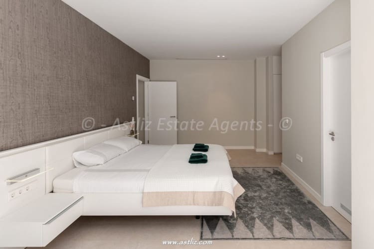 5 soverom Villa til salgs i Costa Adeje med svømmebasseng - € 4 750 000 (Ref: 8904806)