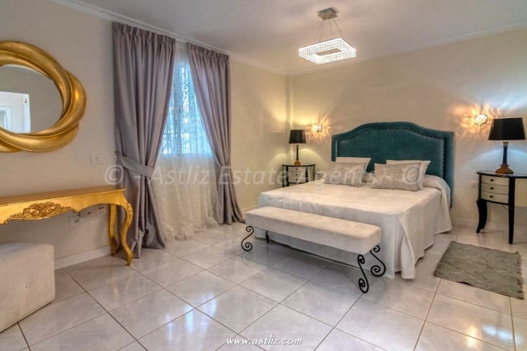 5 soverom Villa til salgs i Callao Salvaje med svømmebasseng - € 1 130 000 (Ref: 8940936)