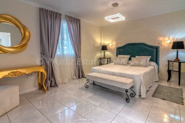 5 soveværelse Villa til salg i Callao Salvaje, Adeje med swimmingpool - € 1.130.000 (Ref: 8940936)