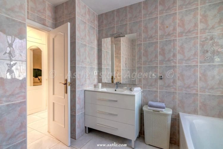 5 soverom Villa til salgs i Callao Salvaje med svømmebasseng - € 1 130 000 (Ref: 8940936)