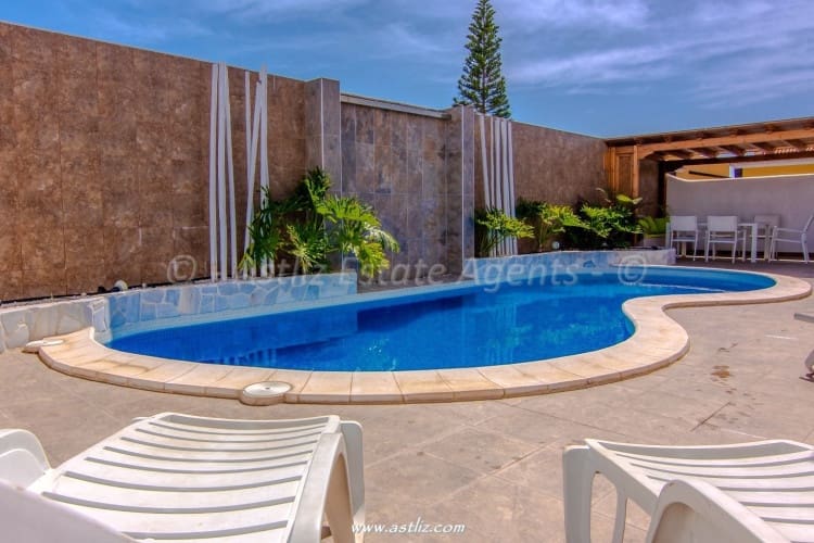 5 soverom Villa til salgs i Callao Salvaje med svømmebasseng - € 1 130 000 (Ref: 8940936)