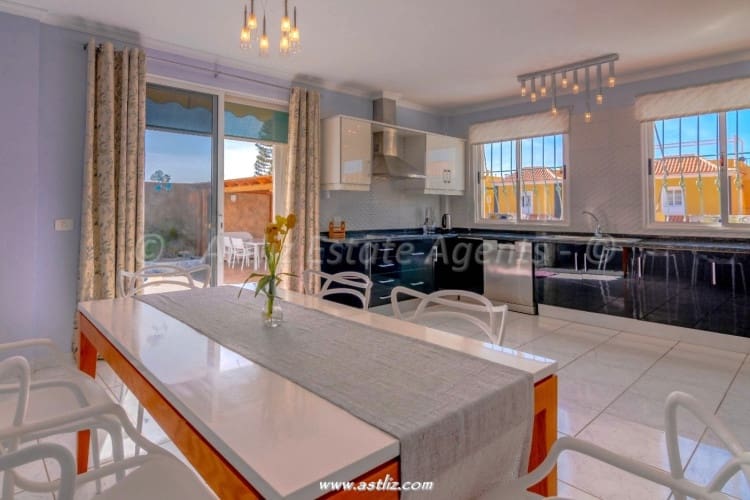 5 soverom Villa til salgs i Callao Salvaje med svømmebasseng - € 1 130 000 (Ref: 8940936)