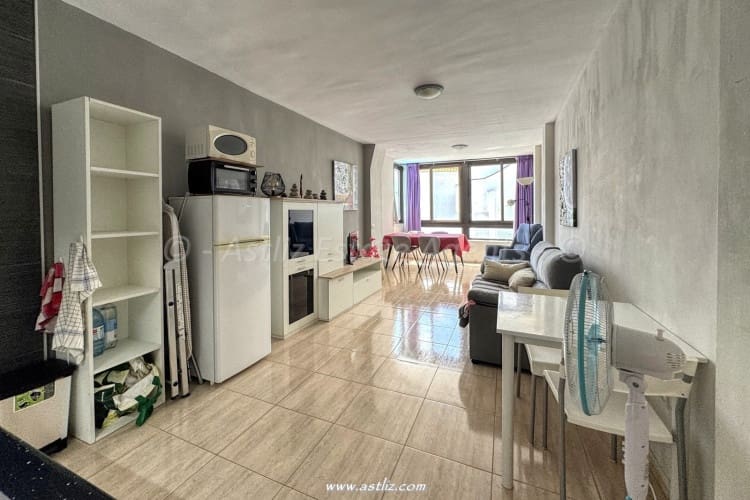 1 soverom Leilighet til salgs i Los Cristianos med svømmebasseng - € 235 000 (Ref: 9009944)