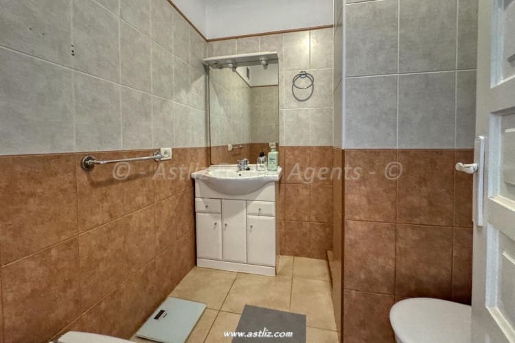 1 soverom Leilighet til salgs i Los Cristianos med svømmebasseng - € 235 000 (Ref: 9009944)