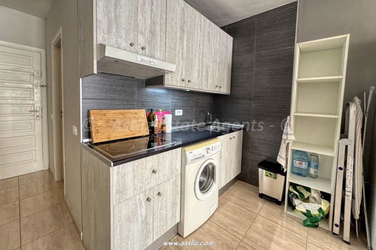 1 soverom Leilighet til salgs i Los Cristianos med svømmebasseng - € 235 000 (Ref: 9009944)