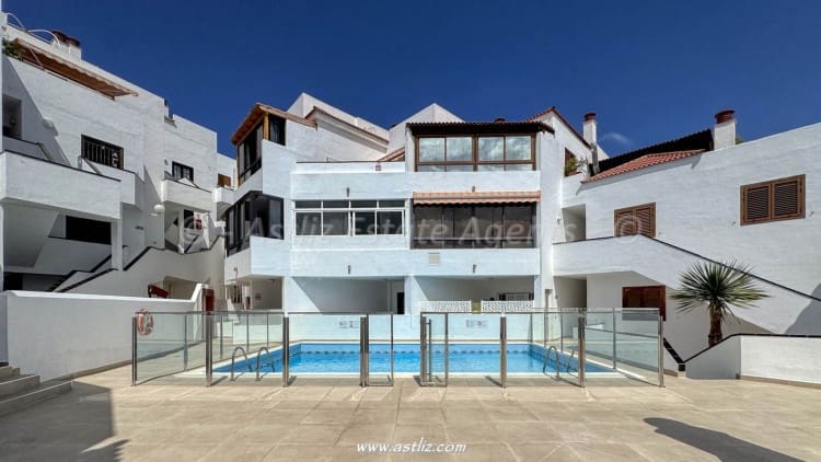 1 soverom Leilighet til salgs i Los Cristianos med svømmebasseng - € 235 000 (Ref: 9009944)