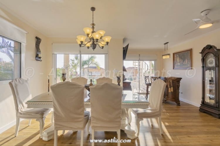 4 soveværelse Villa til salg i Puerto Santiago med swimmingpool - € 1.125.000 (Ref: 9061975)