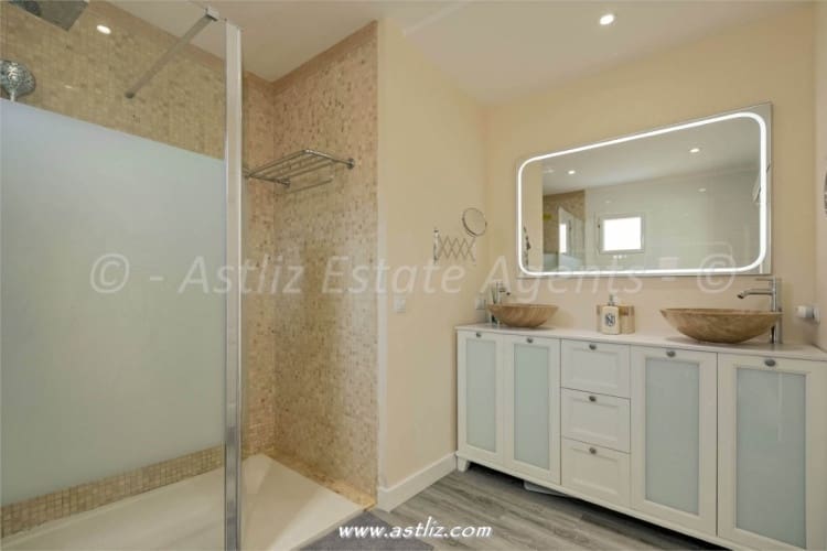 4 soveværelse Villa til salg i Puerto Santiago med swimmingpool - € 1.125.000 (Ref: 9061975)