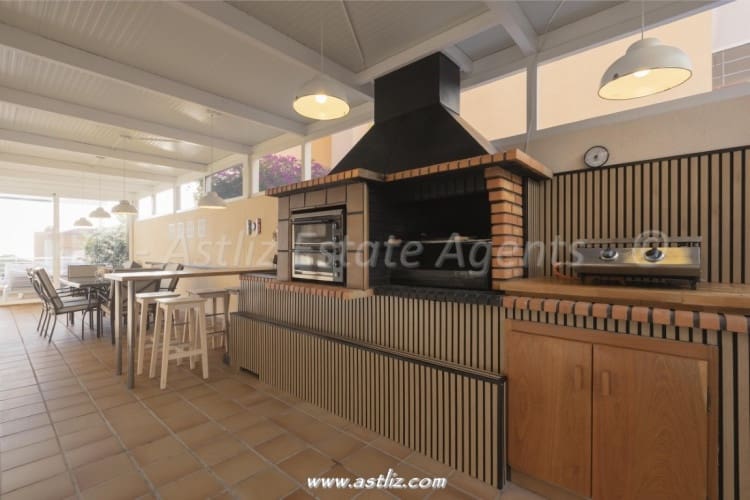 4 soveværelse Villa til salg i Puerto Santiago med swimmingpool - € 1.125.000 (Ref: 9061975)