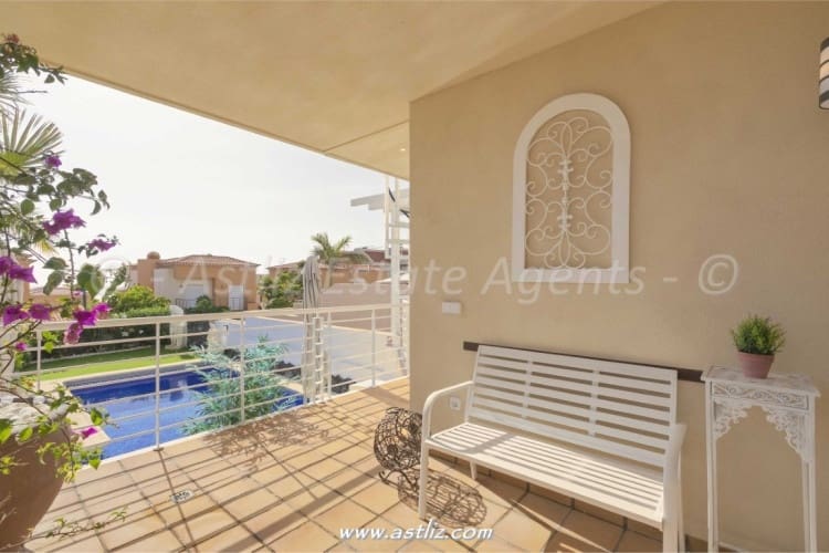 4 soveværelse Villa til salg i Puerto Santiago med swimmingpool - € 1.125.000 (Ref: 9061975)