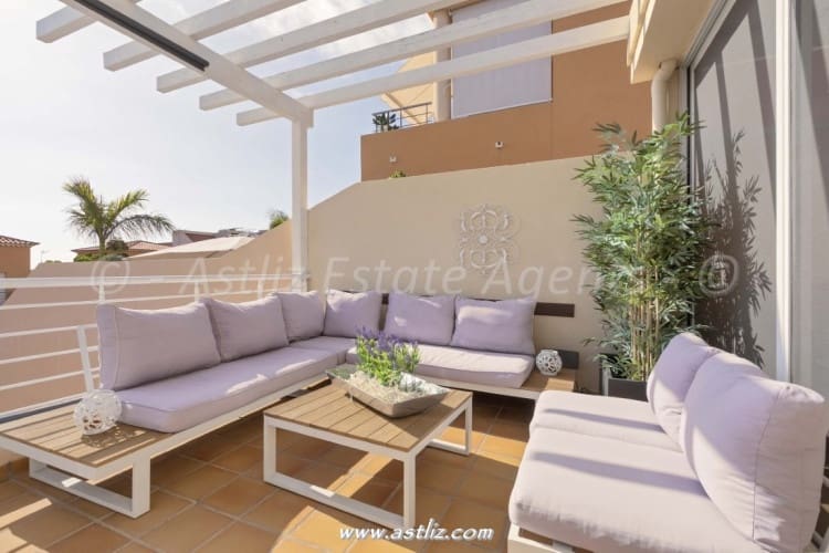 4 soveværelse Villa til salg i Puerto Santiago med swimmingpool - € 1.125.000 (Ref: 9061975)