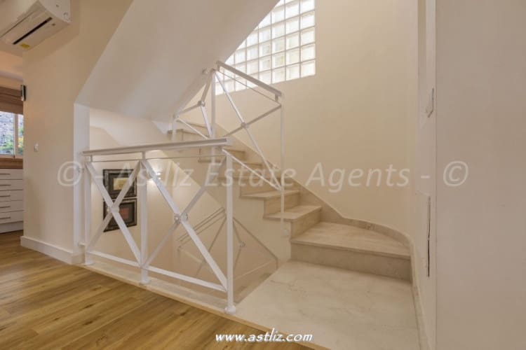 4 soveværelse Villa til salg i Puerto Santiago med swimmingpool - € 1.125.000 (Ref: 9061975)