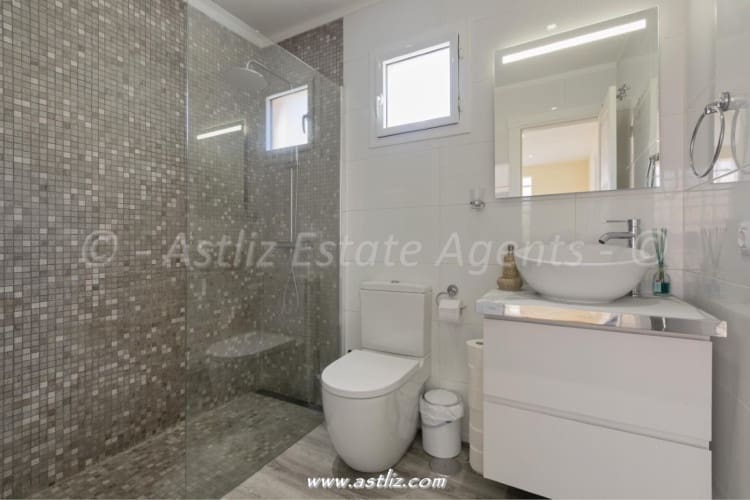 4 soveværelse Villa til salg i Puerto Santiago med swimmingpool - € 1.125.000 (Ref: 9061975)