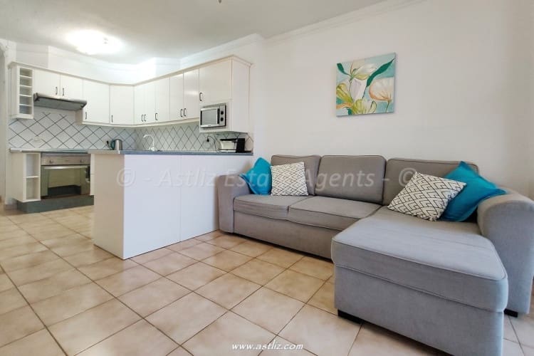 2 bedroom Apartment for sale in Los Cristianos with pool - € 325,000 (Ref: 9095730)