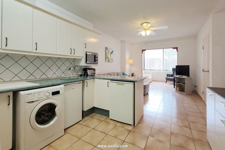 2 bedroom Apartment for sale in Los Cristianos with pool - € 325,000 (Ref: 9095730)