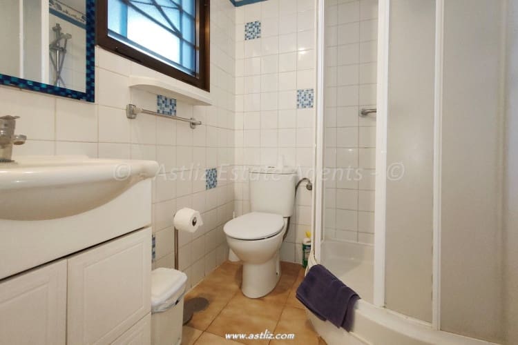 2 bedroom Apartment for sale in Los Cristianos with pool - € 325,000 (Ref: 9095730)