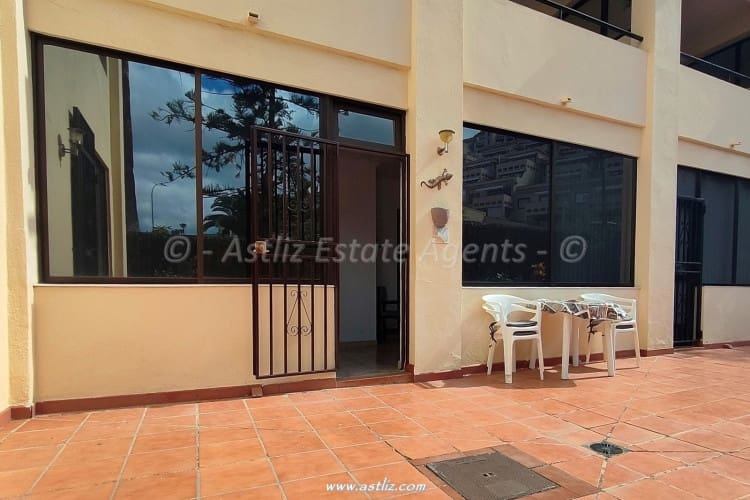 2 bedroom Apartment for sale in Los Cristianos with pool - € 325,000 (Ref: 9095730)