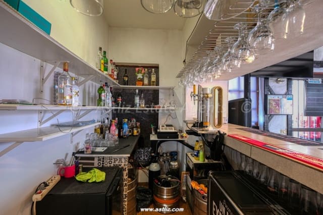 Kommersiell til salgs i Puerto Santiago, Santiago del Teide - € 225 000 (Ref: 9199998)