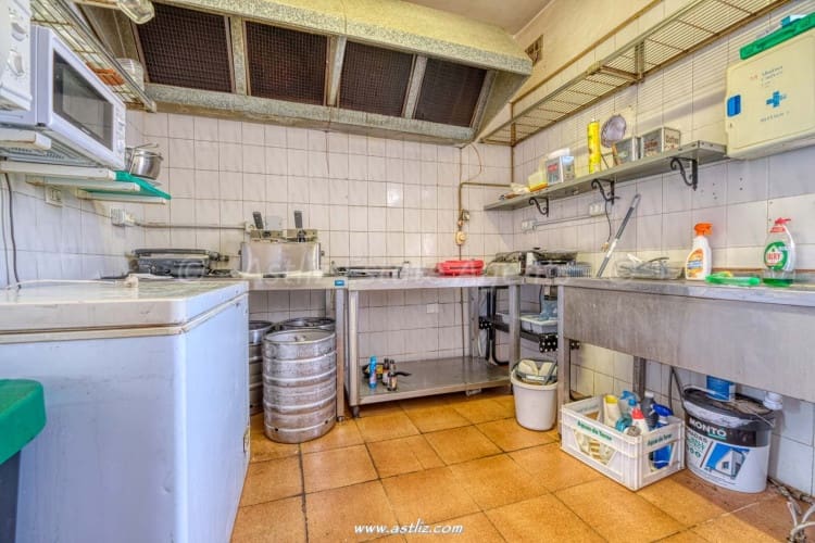 Commercial for sale in Puerto Santiago - € 225,000 (Ref: 9199998)