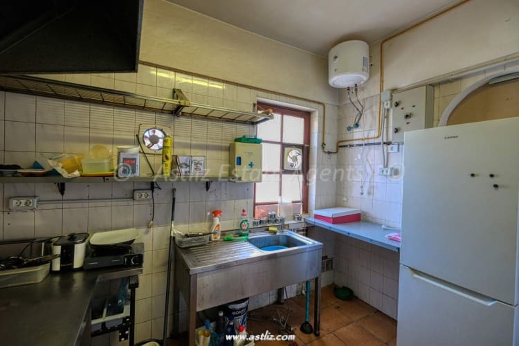 Commercial for sale in Puerto Santiago - € 225,000 (Ref: 9199998)