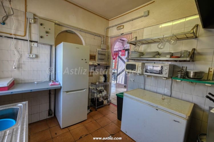 Commercial for sale in Puerto Santiago - € 225,000 (Ref: 9199998)