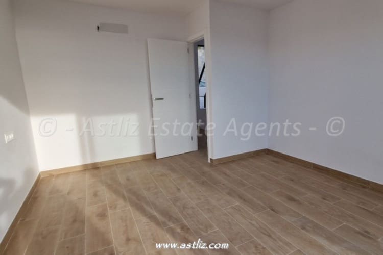 2 slaapkamer Appartement te koop in Los Gigantes met zwembad - € 575.000 (Ref: 9216369)