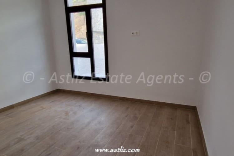 2 slaapkamer Appartement te koop in Los Gigantes met zwembad - € 575.000 (Ref: 9216369)