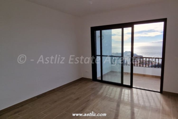 2 slaapkamer Appartement te koop in Los Gigantes met zwembad - € 575.000 (Ref: 9216369)