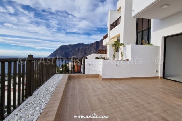 2 slaapkamer Appartement te koop in Los Gigantes, Santiago del Teide met zwembad - € 575.000 (Ref: 9216369)