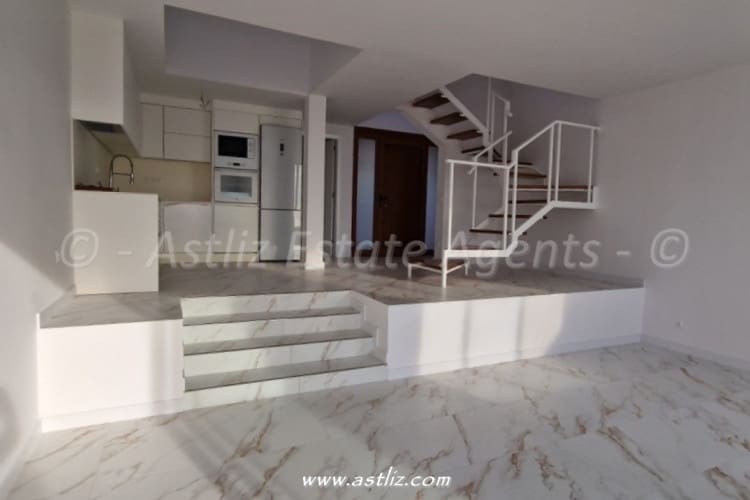 2 slaapkamer Appartement te koop in Los Gigantes met zwembad - € 575.000 (Ref: 9216369)