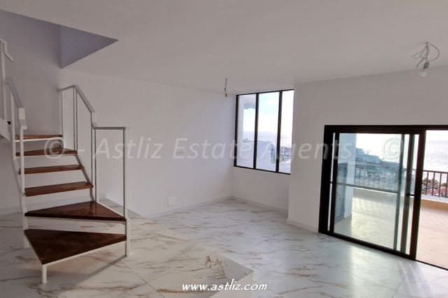 2 slaapkamer Appartement te koop in Los Gigantes, Santiago del Teide met zwembad - € 575.000 (Ref: 9216369)