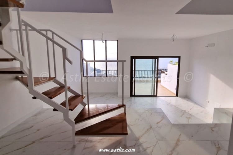 2 slaapkamer Appartement te koop in Los Gigantes met zwembad - € 575.000 (Ref: 9216369)