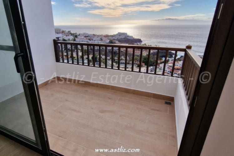 2 slaapkamer Appartement te koop in Los Gigantes met zwembad - € 575.000 (Ref: 9216369)