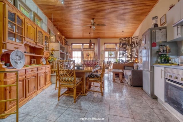 3 makuuhuone Kaupallinen myytävänä paikassa Playa San Juan, Guía de Isora - 399 000 € (Ref: 9271711)