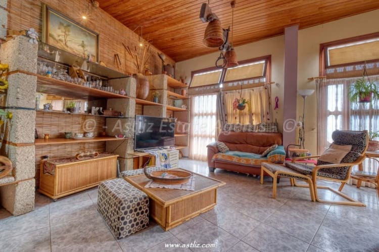 3 bedroom Commercial for sale in Playa San Juan - € 399,000 (Ref: 9271711)