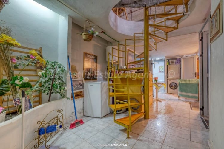 3 bedroom Commercial for sale in Playa San Juan - € 399,000 (Ref: 9271711)