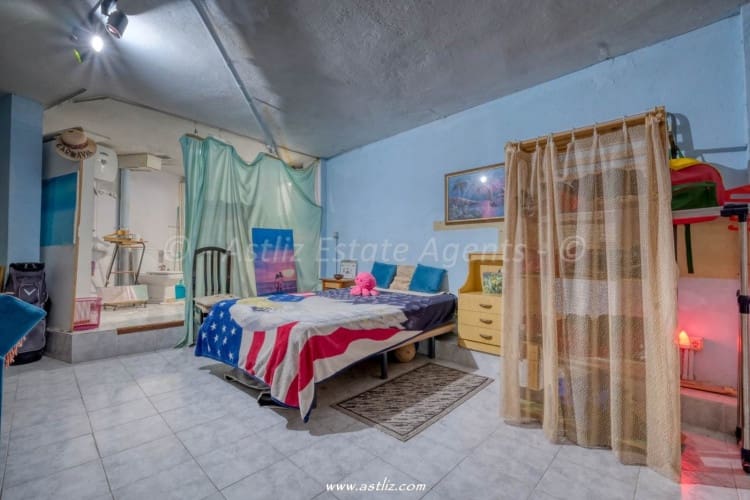 3 bedroom Commercial for sale in Playa San Juan - € 399,000 (Ref: 9271711)